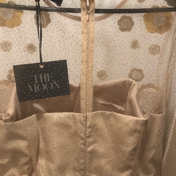 Formal dress with sheer sleeves and sequin detail - Picture 5 of 5